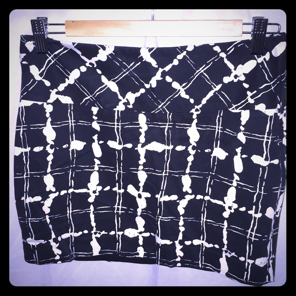 Express patterned mini skirt